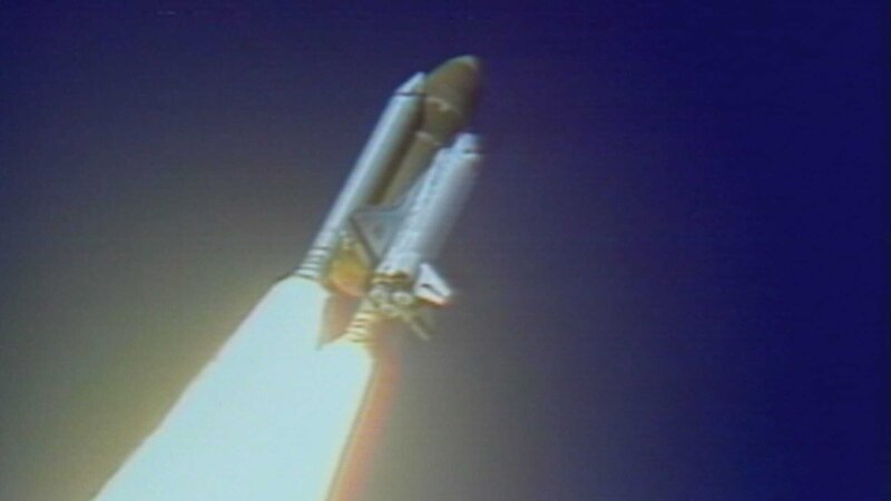 Start der Challenger-Raumfähre am 28. Januar 1986: Die Challenger ging kurz nach dem Start in Flammen auf. – Bild: ZDF und Giulio Biccari./​Giulio Biccari