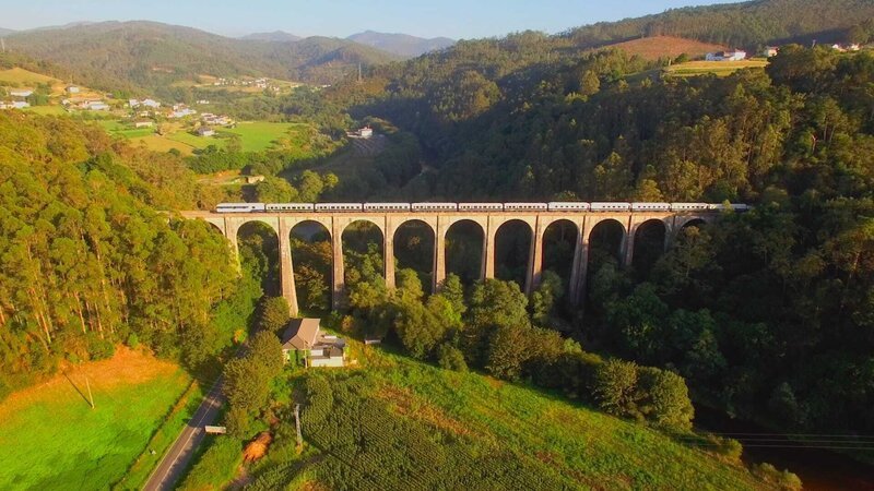Auf der Reise nach Bilbao passiert der Zug 18 Brücken. – Bild: WELT