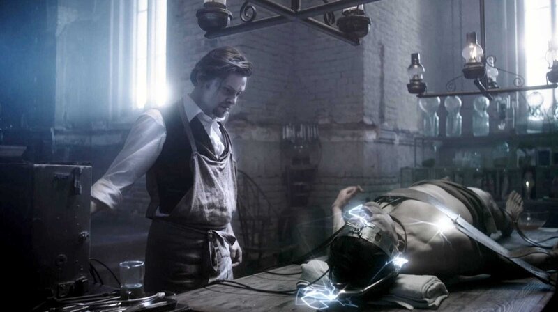 Dr. Frankenstein: aus Leichenteilen erschafft er einen künstlichen Menschen – Bild: phoenix/​ZDF