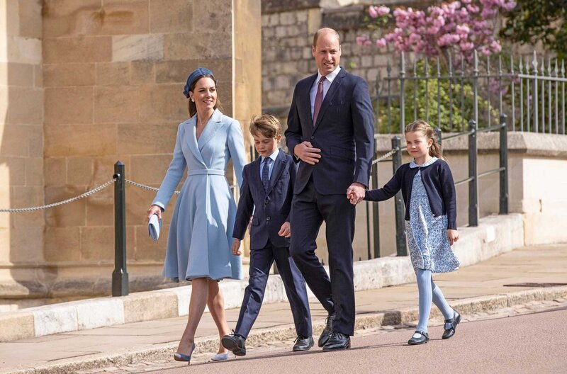 Sie sind die Hoffnungsträger der britischen Monarchie: William und Kate. Mit einer guten Mischung aus Tradition und Moderne repräsentiert niemand die königliche Familie so perfekt wie sie. – (Archivfoto: Duke und Duchess of Cambridge mit ihren Kindern, Oster Gottesdienst, St.George’s Chapel, Windsor) – Bild: SWR/WDR/ddp/Camera Press/ROTA Sie sind die Hoffnungsträger der britischen Monarchie: William und Kate. Mit einer guten Mischung aus Tradition und Moderne repräsentiert niemand die königliche Familie so perfekt wie sie. – (Archivfoto: Duke und Duchess of Cambridge mit ihren Kindern, Oster Gottesdienst, St.George’s Chapel, Windsor) – Bild: SWR/WDR/ddp/Camera Press/ROTA