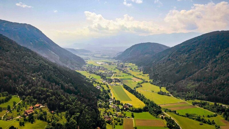 Blick ins untere Gegendtal Richtung Villach – Bild: Bergblick