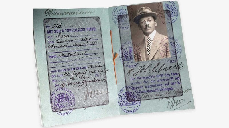 Der beschlagnahmte Pass des deutschen Spions Hans Schreck: Er seilte sich nach seiner Verhaftung mit einem 19 Meter langen Seil aus seiner Zelle ab. – Bild: SRF/​Schweizer Bundesgericht