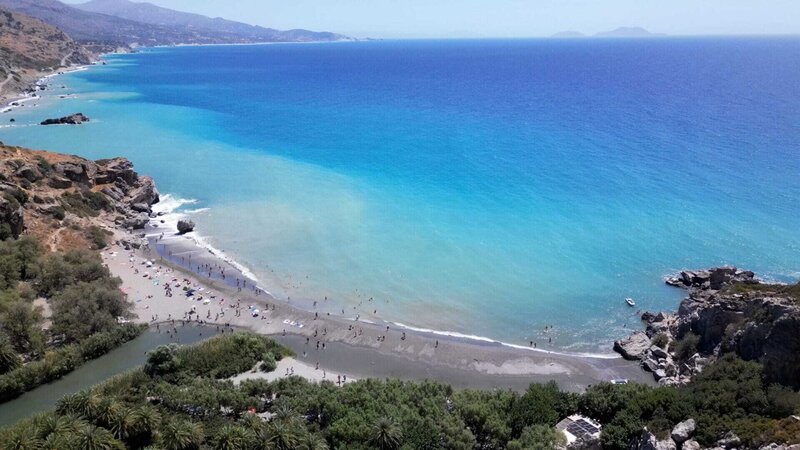 Badeparadies Kreta: Mehr als 300 Sonnenstunden im Jahr machen die griechische Insel für viele Auswanderer und Touristen attraktiv. – Bild: ZDF und Rawad Bohsas./​Rawad Bohsas