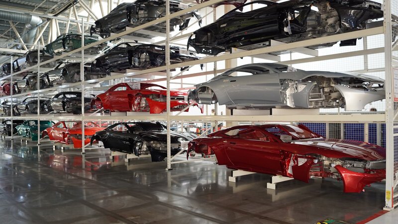 Jährlich produziert der britische Autohersteller Aston Martin etwa 6.500 Fahrzeuge. – Bild: BILD
