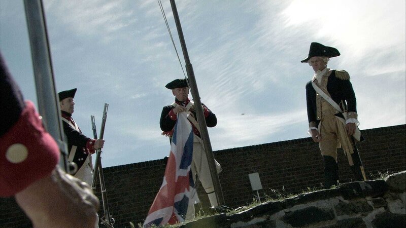George Washington beim Herunterlassen der englischen Flagge, nach der Kapitulation Englands. – Bild: ZDF und Giulio Biccari/​Giulio Biccari