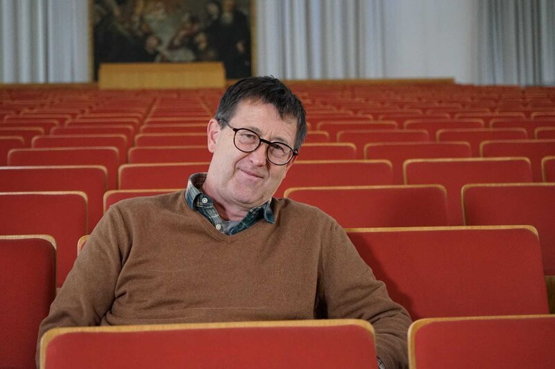 Der künstlerische Leiter Josef Radauer feiert 2021 sein 50-jähriges Jubiläum beim Salzburger Hirtenadvent – Bild: ServusTV /​ Degn Film /​ Eichenholzer /​ Sonja Eichholzer