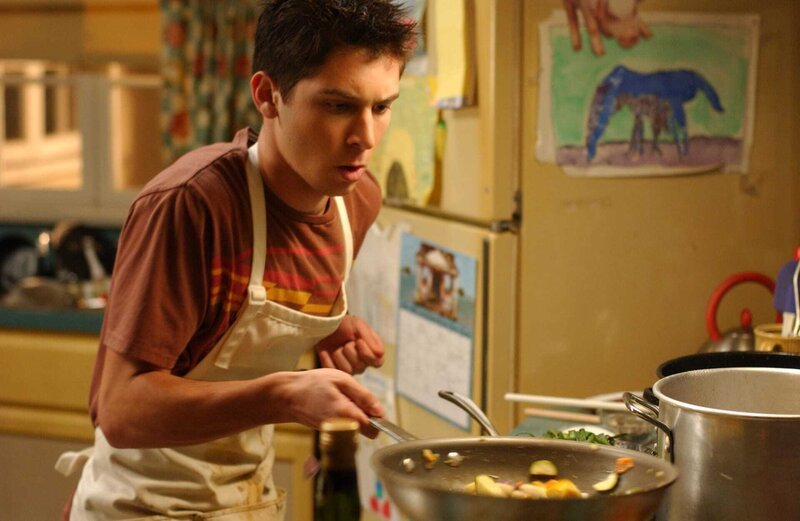 Für Thanksgiving bereitet Reese (Justin Berfield) ein gigantisches Festmahl vor, das die Familie in Staunen versetzt … – Bild: ViacomCBS