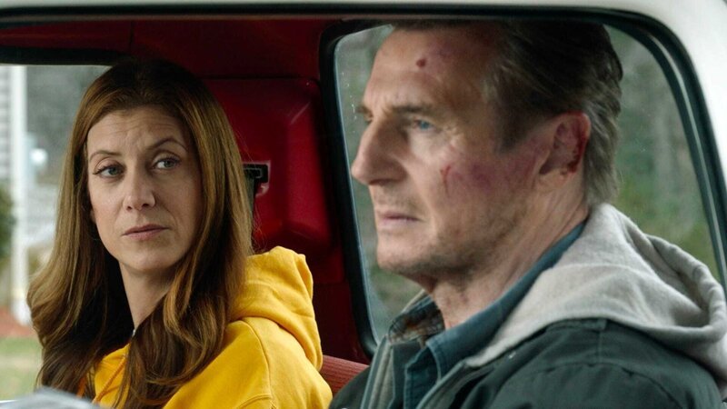 Tom (Liam Neeson) will Annie (Kate Walsh) zuliebe ehrlich werden..; Screenshot – Bild: RTL Zwei