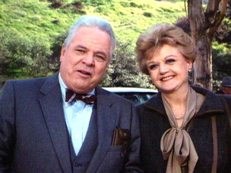 Jessica (Angela Lansbury) und Seth (William Windom) besuchen Williams Verwandtschaft. – Bild: Warner TV Serie