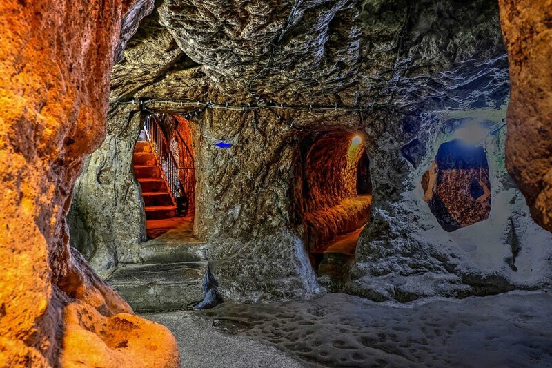 Derinkuyu cave city in Cappadocia Turkey – Bild: Shutterstock /​ Shutterstock /​ Copyright (c) 2018 Shutterstock. No use without permission.