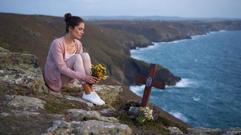 Ella (Anna Puck) vermisst Jacob, ihren verstorbenen Verlobten noch immer sehr. – Bild: ZDF und Jon Ailes./​Jon Ailes