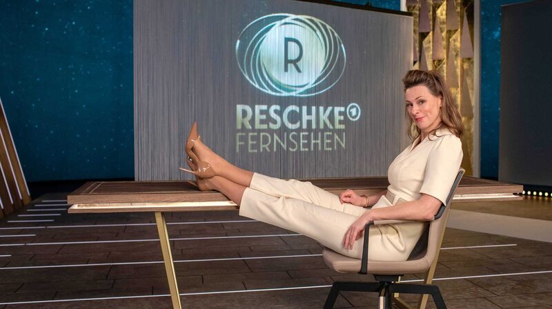 Anja Reschke präsentiert im Ersten „Reschke Fernsehen“ – Bild: NDR/​Thorsten Jander