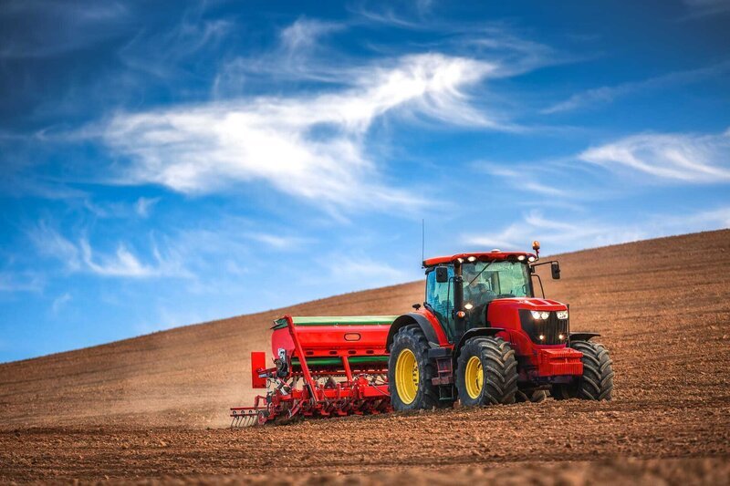 Der Traktor – Bild: Shutterstock /​ Shutterstock /​ Copyright (c) 2021 Valentin Valkov/​Shutterstock. No use without permission.