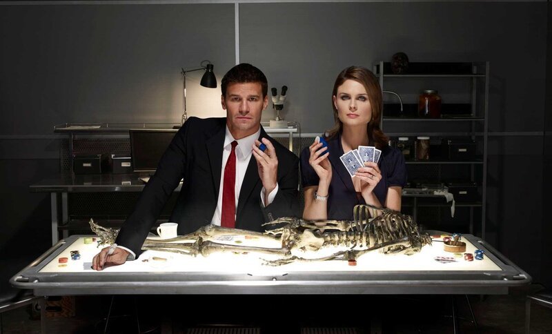 (3. Staffel) – Booth (David Boreanaz, l.); Dr. Brennan (Emily Deschanel, r.) – Bild: Universal TV