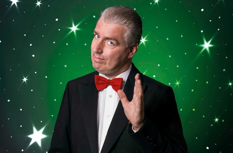 „De Pälzer“ Ramon Chormann betrachtet „die Woinachte“ auf seine Art. – Bild: HR/Ramon Chormann „De Pälzer“ Ramon Chormann betrachtet „die Woinachte“ auf seine Art. – Bild: HR/Ramon Chormann