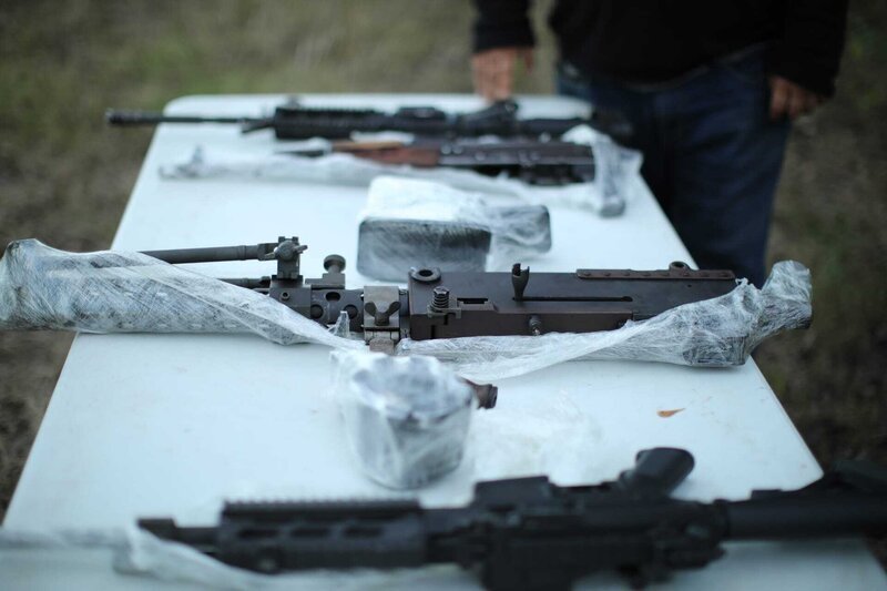 Weapons are a central component of the narco trade; disputes can frequently only be settled by violence. (National Geographic/​Alex Nott) – Bild: National Geographic/​Alex Nott /​ National Geographic /​ Alex Nott