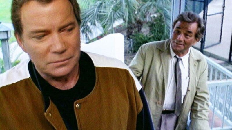 Fielding Chase (William Shatner, l.) ist in einen verzwickten Mordfall verstrickt. Lieutenant Columbo (Peter Falk) merkt bald, dass der geschickte Medienfachmann versucht, ihn auf eine falsche Spur zu bringen. – Bild: RTL