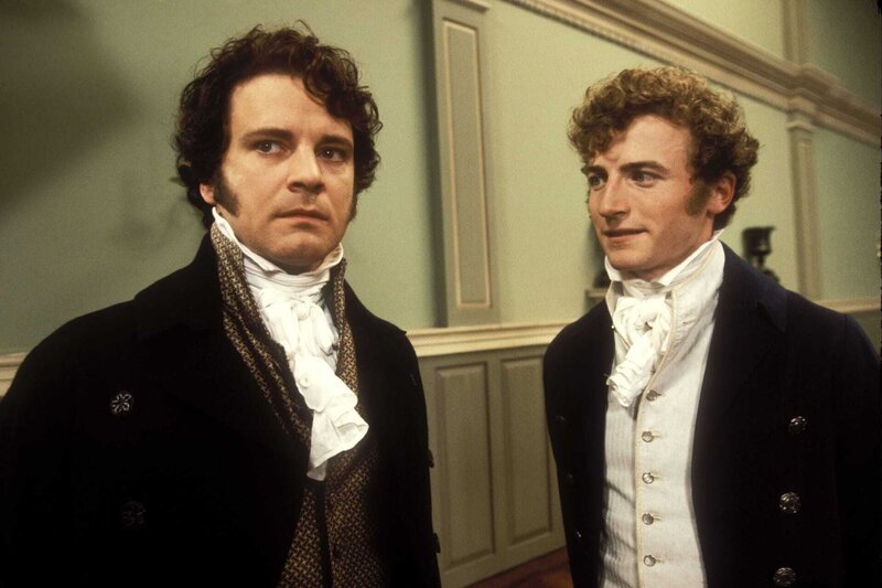 Mr. Bingley (Crispin Bonham-Carter, re.) versucht seinen Freund Mr. Darcy (Colin Firth, li.) zu überzeugen, sich in die Gesellschaft zu integrieren. – Bild: BBC /​ Joss Barratt Lizenzbild frei