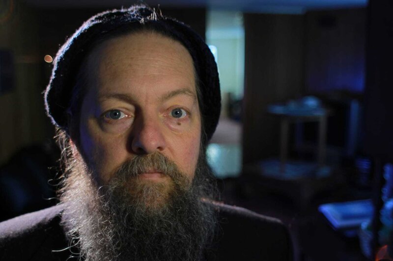 Seattle, Washington – In seinem Interview sagt John Hogue, er glaube, dass die Prophezeiungen von Nostradamus für den Glauben von Hindus und Judenchristen ebenso wichtig seien. – Bild: National Geographic Channels