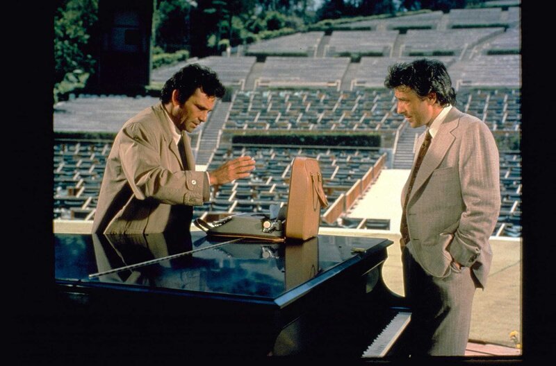 (v.l.n.r.) Columbo (Peter Falk); Alex Benedict (John Cassavetes) – Bild: 1972 Universal City Studios LLLP. All Rights Reserved. Lizenzbild frei