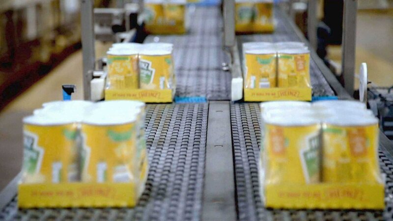 Inside the Factory So entstehen Suppen Die Produktion von Dosensuppen Copyright: SRF/​BBC – Bild: SRF/​BBC