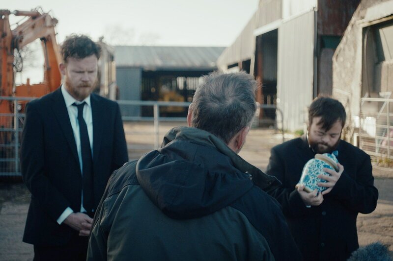 An Irish Goodbye Seamus O’Hara als Turlough, Paddy Jenkins als Pater O’Shea, James Martin als Lorcan SRF/​NITV – Bild: SRF2