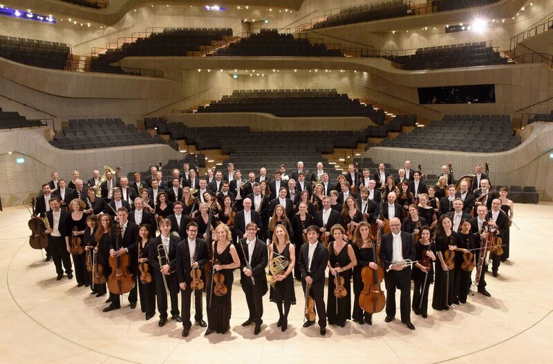 NORDDEUTSCHER RUNDFUNK NDR Elbphilharmonie Orchester – Residenzorchester der Hamburger Elbphilharmonie NDR Elbphilharmonie Orchester – Das Residenzorchester der Hamburger Elbphilharmonie © NDR/​Michael Zapf, honorarfrei – Verwendung gemäß der AGB im Rahmen einer engen, unternehmensbezogenen Berichterstattung im NDR-Zusammenhang bei Nennung „Bild: NDR/​Michael Zapf“ (S2), NDR Presse und Information/​Fotoredaktion, Tel: 040/​4156⁠–⁠2306 oder -2305, pressefoto@ndr.de – Bild: NDR/​Michael Zapf /​ NDR Presse und Information