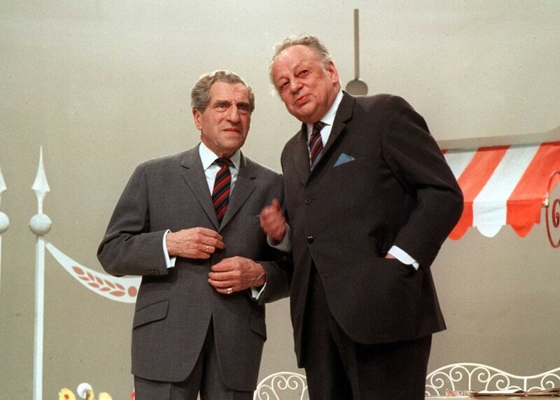 L-R: Karl Farkas und Ernst Waldbrunn – Bild: ORF
