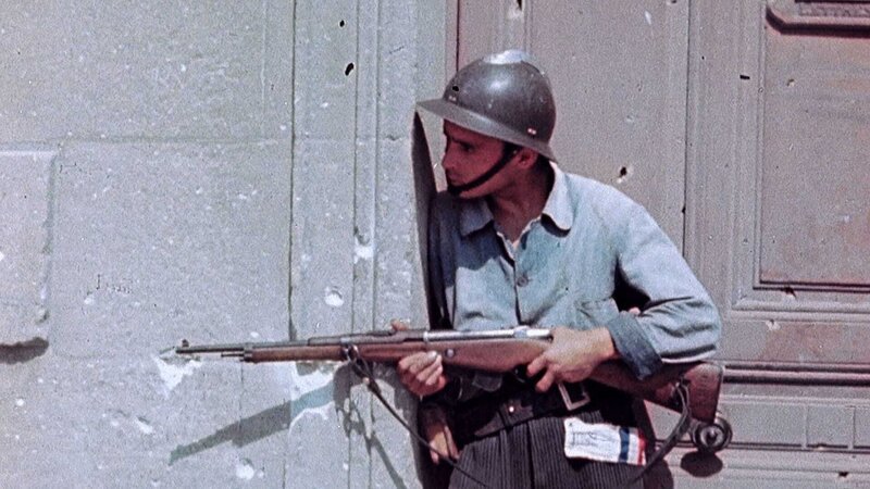 Ein Kämper der Résistance beteiligt sich im August 1944 an der Seite der Alliierten an der Befreiung Frankreichs. – Bild: ZDF und George Stevens./​George Stevens