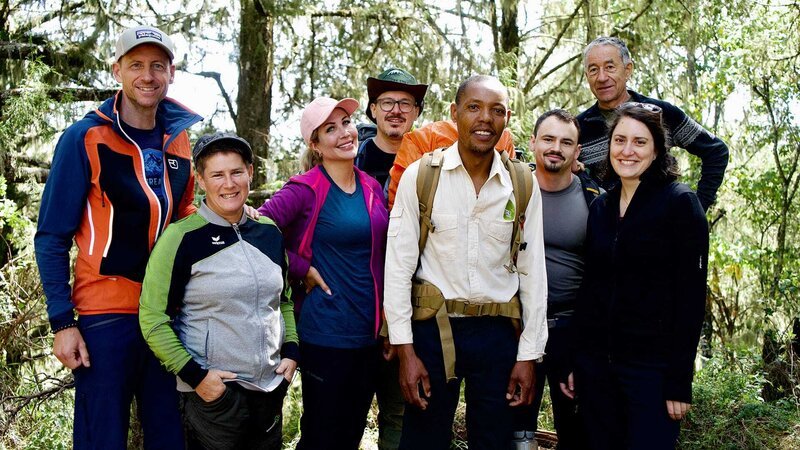 Zusammen auf den Kilimandscharo: Sechs Schweizerinnen und Schweizer wagen das Abenteuer. – Bild: SRF