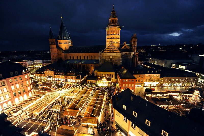 Christkind ahoi – Leinen los zum Weihnachtsendspurt Überall sind wieder Weihnachtsmärkte und locken die Besucher mit Glühwein, Konzerten und allerlei Weihnachtsschmuck. SRF/​ZDF/​Torsten Silz – Bild: SRF2