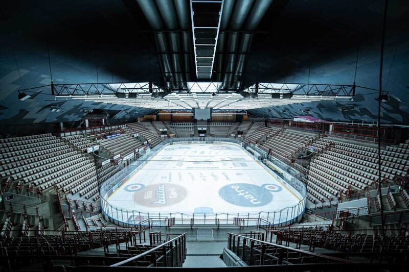 Im norwegischen Gjovik entsteht für die Olympischen Winterspiele 1994 ein ganzes Stadion im Untergrund. – Bild: ZDF und © Phoenix Television 2021./​© Phoenix Television 2021