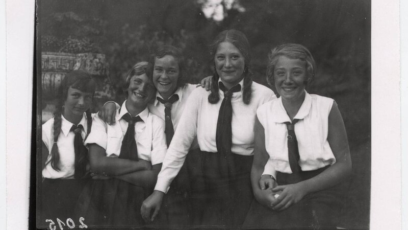 Verband deutscher Mädchen Sommerreise 1933 oder 1934. – Bild: TVNOW