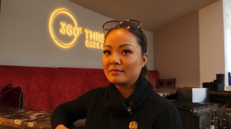 Cocktails sind ihre Welt: Linh Nugyen aus Marburg gewann 2022 die Bartender-Weltmeisterschaft. – Bild: HR/​Alexander Belafas