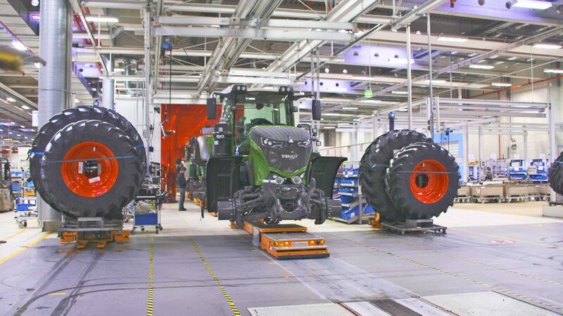 Der Weg zum ersten Ernteeinsatz ist lang. Die Produktion des 1000 Vario erfolgt in mehreren Arbeitsschritten – Bild: N24 Doku