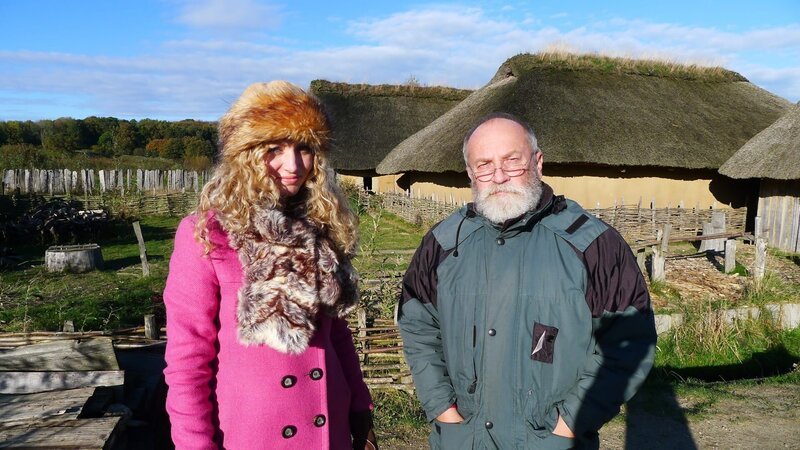 Hedeby Viking Museum, Schelswig-Holstein, Germany: Suzannah Lipscomb and Professor Rudolf Simek at Hedeby Viking Village. – Bild: National Geographic Channels