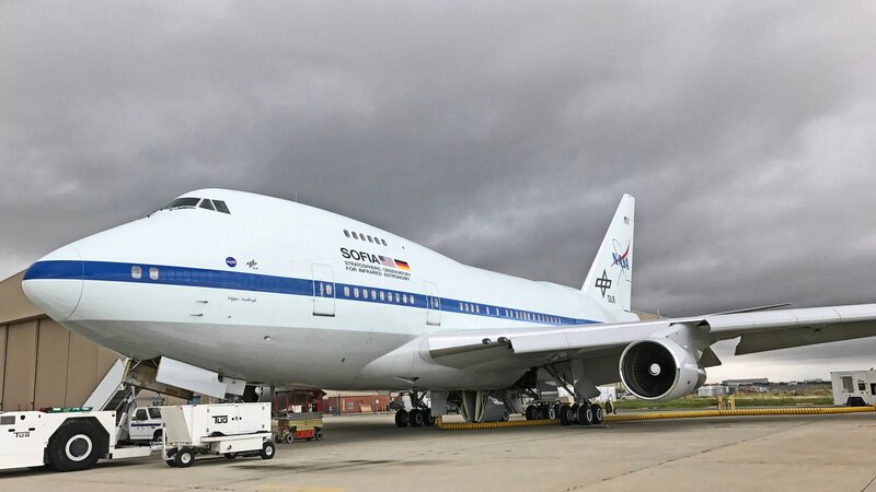 SOFIA steht für „Stratosphären-Observatorium für Infrarot-Astronomie“. Die zu Forschungszwecken umgebaute Boeing 747-SP ist in dieser Ausführung einmalig auf der Welt. – Bild: BILD
