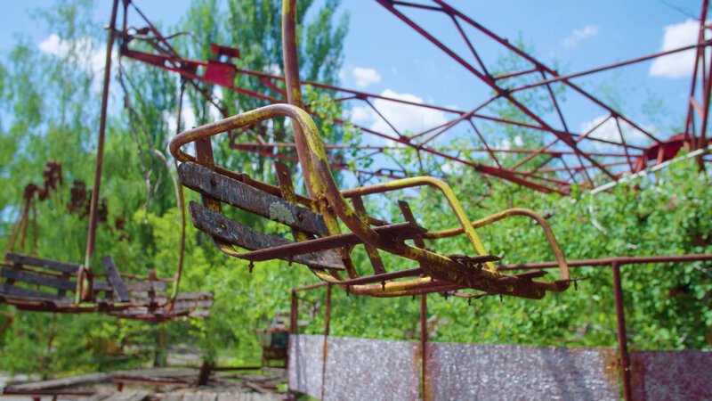 Die ukrainische Stadt Pripyat gleicht einem modernen Pompeji. Nach dem atomaren Unglück im benachbarten Tschernobyl glich der Ort bereits nach Stunden einer Geisterstadt, die sich die Natur Stück für Stück zurückgeholt hat. – Bild: BILD
