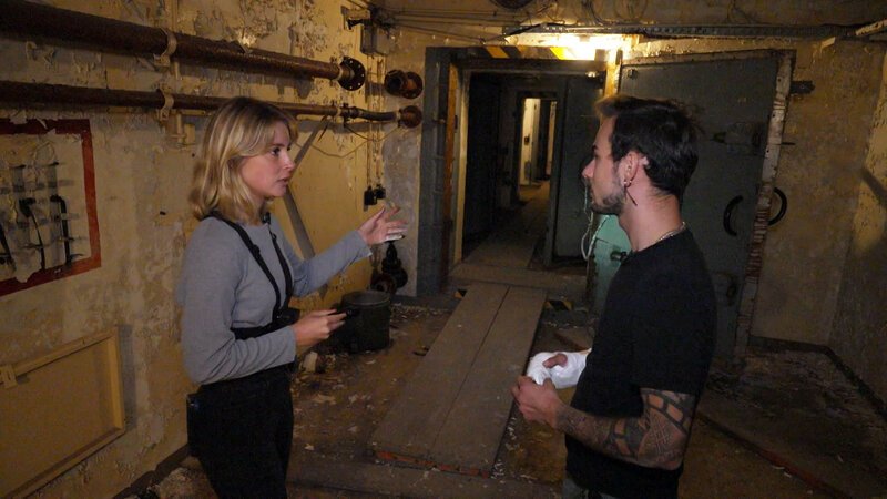 Gemeinsam mit Urban Explorer Jeremy Plaidl erkundet BILD-Reporterin Clara-Marie Becker den sogenannten Mielke-Bunker. – Bild: BILD