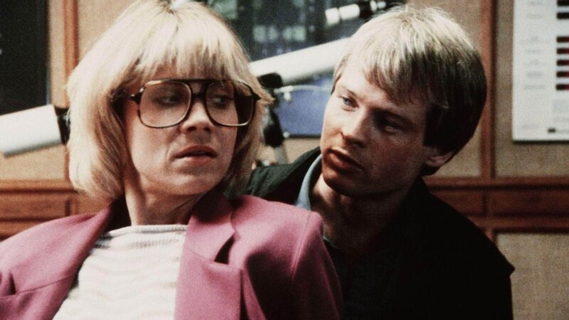 Die Wissenschaftlerin Natalie (Cindy Pickett) ist dem Killer Bennett (Joe-Michael Terry) hilflos ausgeliefert. – Bild: (c) RTL Crime