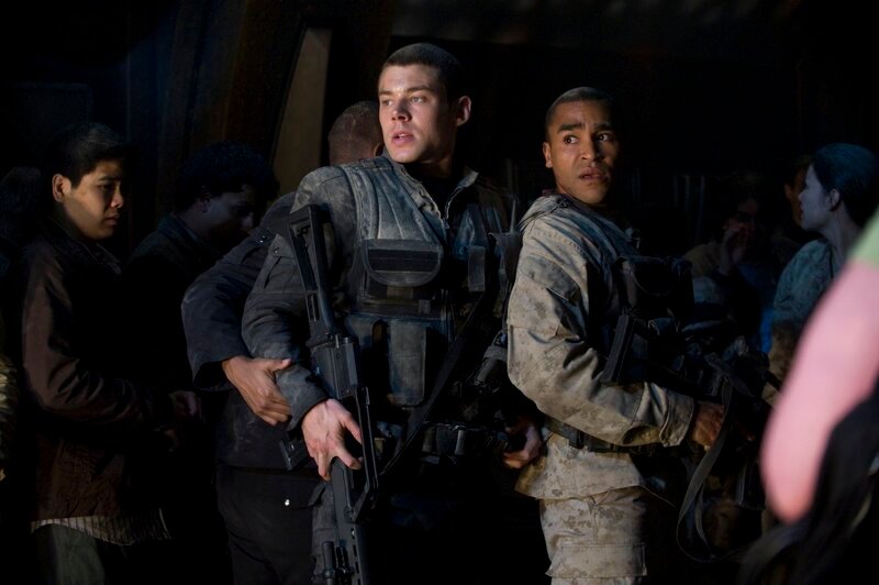 Lt. Matthew Scott (Brian J. Smith, l.) und Master Sgt. Ronald Greer (Jamil Walker Smith) +++ – Bild: NOW US