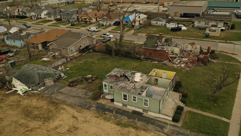 Ein junger Sturmjäger warnt die Gemeinde in Dayton, Ohio vor einem Tornado, den selbst Experten nicht kommen sahen. – Bild: BILD