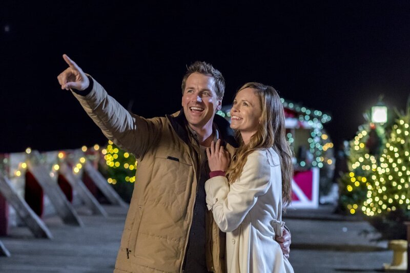L-R: Jack Avery (Paul Greene) und Gabby Messinger (Rachel Boston) – Bild: 2017 Crown Media United States LLC /​ Shane Mahood Lizenzbild frei
