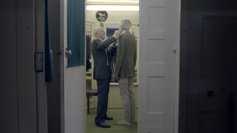 Anmessen eines Anzugs bei Knize. – Bild: ORF/​Kurt Mayer Film