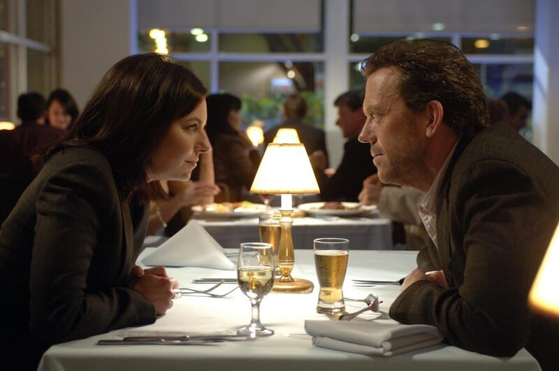 Stacy (guest star Sela Ward, L) and House (Hugh Laurie, R) – Bild: PLURIMEDIA (NBC Universal)