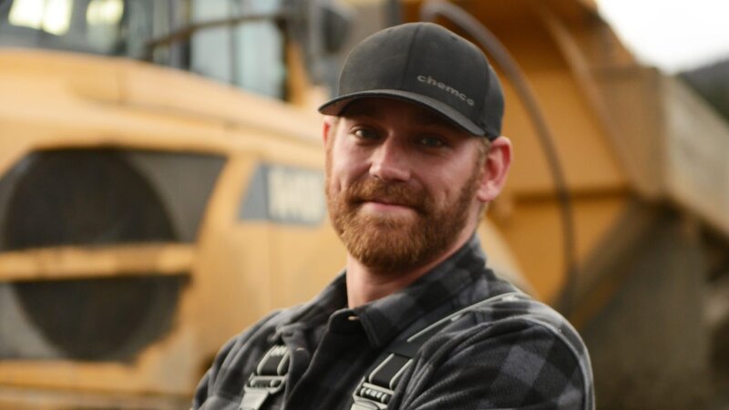 Ben Bellai smiling by rock truck – Bild: Discovery Communications, LLC
