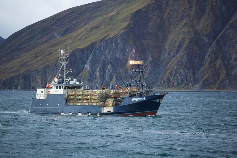 With a full stack, the Brenna A sets out for the fishing grounds. – Bild: Discovery Channel /​ Discovery Communications