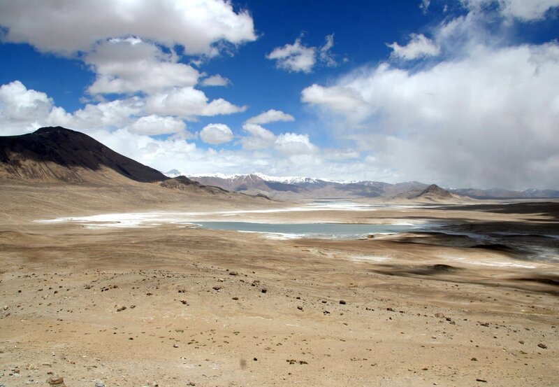 Marco Polo beschrieb es als kalt, windig, ohne Vegetation: das Pamir Plateau, Tadschikistan. – Bild: SWR/​SWR/​Rolf Lambert
