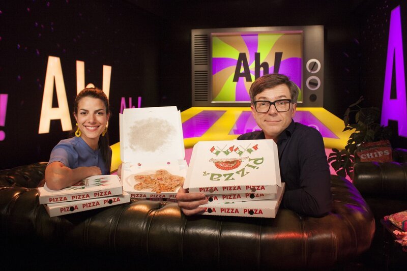Schon wieder Pizza? Clarissa und Ralph fragen sich, warum wir eigentlich essen müssen und was Gesundheit mit gutem Essen zu tun hat. – Bild: WDR/​Thorsten Schneider