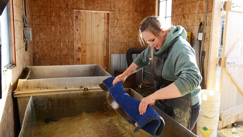 Monica Beets washing mats – Bild: Discovery Communications, LLC